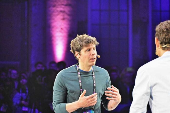 shutterstock_2525055361.jpg Speaker engaging with the audience at a technology conference