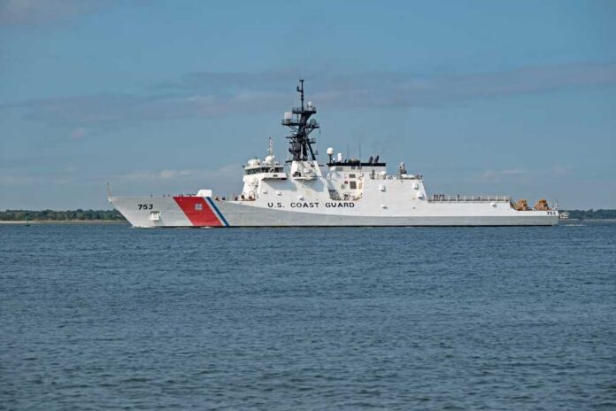 Charleston,,Sc,,Usa,-,September,13,,2021:,Hamilton,,A,127-meter A U.S. Coast Guard patrol vessel sailing on calm waters