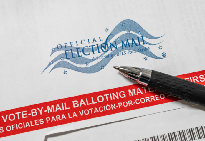 Sarasota,,Florida,-,July,31,,2020,:,Official,Election,Mail Mail-in ballot envelope with pen