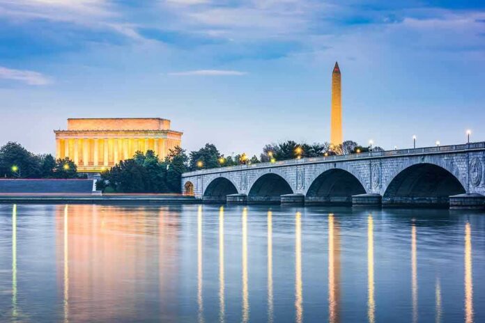 shutterstock_650858791-1 Arlington Memorial Bridge with Lincoln Memorial and Washington Monument at dusk